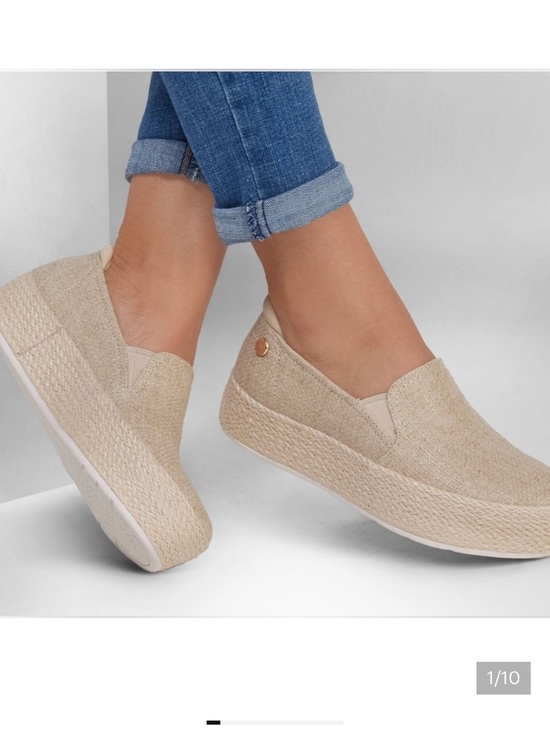 Skechers Shoes - Skechers Martha Stewart
Skechers BOBS Sesame Slip-On
Sneaker Size 8 Cream Color